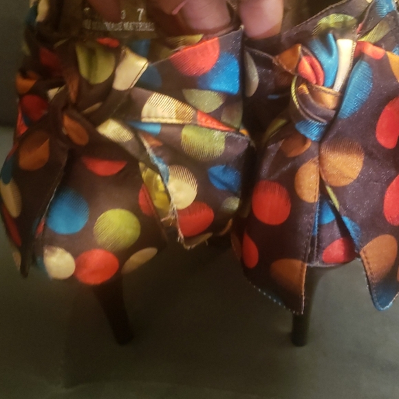 Shoes - Picture 2 of 7